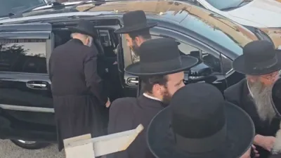 אדמו"רים ורבנים שליט"א קומען אן צום אסיפה קעגן גזירת הגיוס 
