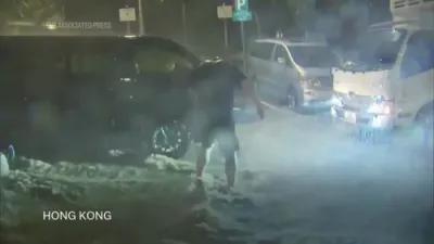 האנג קאנג איז דורעכגענעצט מיט רעגן...