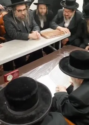 הגה"צ אב"ד סאטמאר וויליאמסבורג שליט"א איז מנחם אבל ביי הגה"צ דומ"ץ קר"י שליט"א 