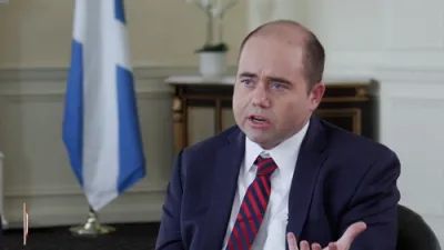 פרעזידענט טראמפ זאגט אז עי איי וועט שאפן דזשאבס פאר אמעריקאנע נישט פארקערט