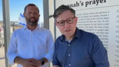 מייק דזשאנסאן באזוכט אין שילה