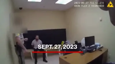 וועגאס פאליציי האט ארויסגעגעבן באדי-קאמערא ווידעא פון ניו יארק סיטי מיטטאון שיסער'ס אומסטאבילע  פארגאנגענהייט.
