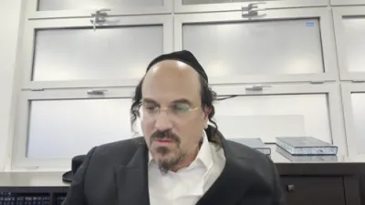 א הערליכע מעשה פון הרה"ק רבי שלמה חיים מקודינוב זי"ע  - דורך הרב אליהו שווארץ ביים שיעור פון עמוד היומי דרשו - פסחים דף י"ג ע"א