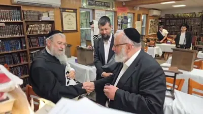 ניקלשבורג'ע רבי ביי די עבודת הקודש