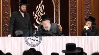 כ"ק אדמו"ר מסלונים שליט"א רעדט צו קהל חסידיו איבער די גזירת הגיוס