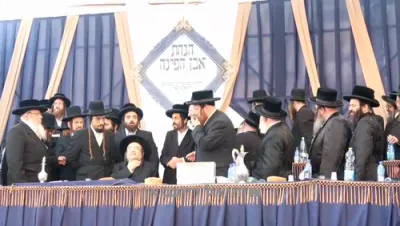 פולע ווידיאו פון כ"ק גאב"ד ירושלים שליט"א און הרה"ק רבי יעקב מאיר שעכטער שליט"א ביי מעמד הנחת אבן הפנה פון ביהמ"ד הגדול סאטמאר ברחוב יונה