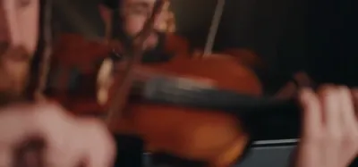 חיים פאלאק און צביקי לווין זינגן אראפ די הערליכע ניגון פון ר' שלמה קרליבך: "כי בשם קדשך"