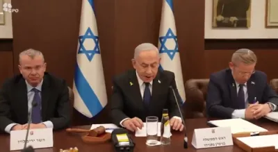 פרעמיער מיניסטער נתניהו קריטיקירט פראטעסטירער, און ווארנט קעגן אפשטעלן דעם עזה מלחמה.