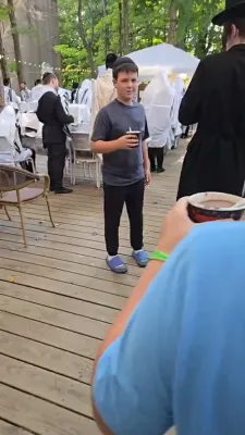 א לופטיגע צופרי אין ניקלשבורג 