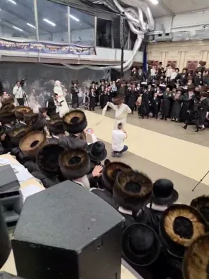 שמחת החתונה און מצוה טאנץ בחצר הקודש לעלוב