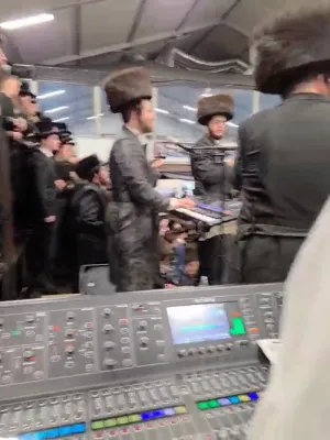 שמחת החתונה און מצוה טאנץ בחצר הקודש לעלוב