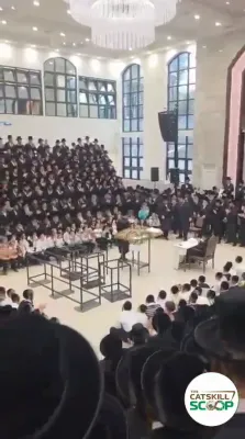 הכנסת ס"ת בחצר הקודש סקווירא אין נייעם שטעטל אין סוואן לעיק