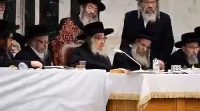 די פייערדיגע דברות קודש פון כ"ק אדמו"ר מסאטמאר שליט"א נעכטן ביים סעודת הילולא אין קרית יואל 