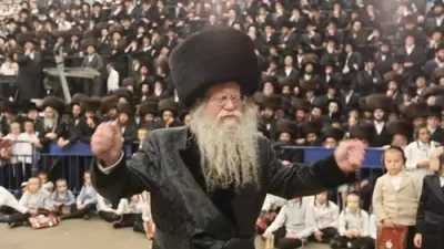 מצוה טאנץ ביי שמחת החתונה בחצרות לעלוב קאזמיר