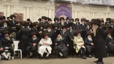 מצוה טאנץ ביי שמחת החתונה בחצרות לעלוב קאזמיר
