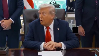 טראמפ שרייבט אונטער א עקזעקעטיוו ארדער צו ענדיגן די קעשלאזע בעיל אין וואשינגטאן.