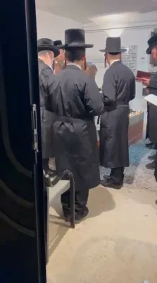 הרב ירמיה דמן, בעל תפילה של כ"ק מרן אדמו"ר מבעלזא שליט"א אצל ציון הקדוש בליסקא