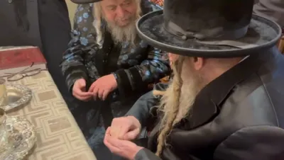 בילדער און ווידיאוס פון כ"ק אדמו"ר מקרעטשניף סיגעט זצ"ל
