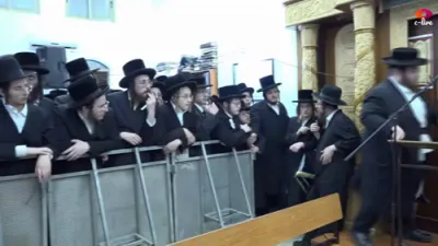 פולע ווידיאו פון מסע הלויה פון כ"ק אדמו"ר מקרעטשניף סיגעט זצ"ל 
