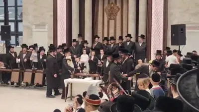 פרישע הערליכע ווידיאוס פון הכנסת ס"ת אין נייע סקווירא שטעטל אין סוואן לעיק