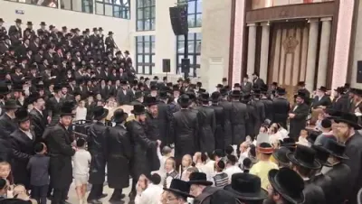 פרישע הערליכע ווידיאוס פון הכנסת ס"ת אין נייע סקווירא שטעטל אין סוואן לעיק