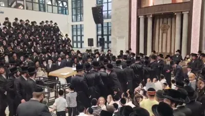פרישע הערליכע ווידיאוס פון הכנסת ס"ת אין נייע סקווירא שטעטל אין סוואן לעיק