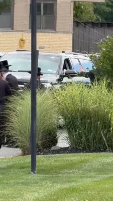 מסע הלויה פון הרבנית מוויזנשיץ קאמישע אין שיכון סקווירא