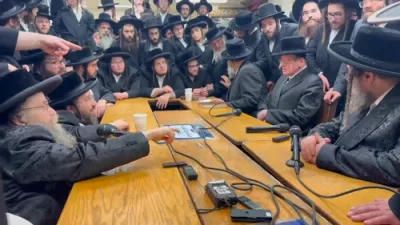 ניחום אבלים בחצר הקודש קרעטשניף סיגוט און קרעטשניף ירושלים 