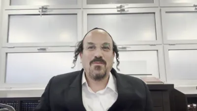 א הערליכע מעשה פון דע כח פון זיכוי הרבים - דורך הרב אליהו שווארץ ביים שיעור פון עמוד היומי דרשו - פסחים דף כ"ד