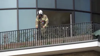 א ריזיגע פייער האט אויסגעבראכן אין בי.בי.סי'ס געוועזענע הויפטקווארטיר.