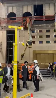 העפטיגע ארבעט ביי ביהמ"ד הגדול סאטמאר אין וויליאמסבורג 