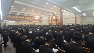 א' סליחות ביי הגה"צ אב"ד סאטמאר וויליאמסבורג שליט"א 