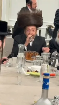אהרלע סאמעט מיט שירה זינגן ביים חתונה פון א קינד פון ר' יואל הארוויץ