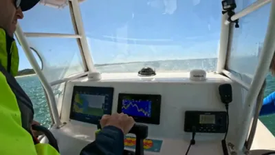 מען ראטעוועט ריזיגע פישן פון וואסער 