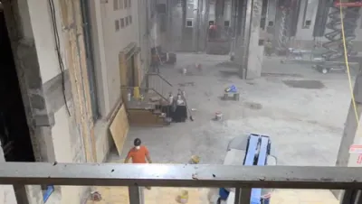 א בליק אויף די אנגייענדע בוי ארבעט אין בית המדרש הגדול ד'סאטמאר אויף ראדני סטריט 