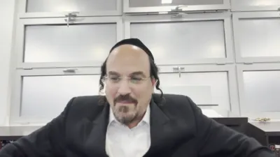 א הערליכע מעשה פון הרה"ק רבי אורי מסטרעליסק זי"ע - צוויי קיעהן - דורך הרב אליהו שווארץ ביים שיעור פון עמוד היומי דרשו - פסחים דף ל' ע"ב