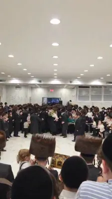 הכנסת ספר תורה בחצר הקודש סקולען וויליאמסבורג 