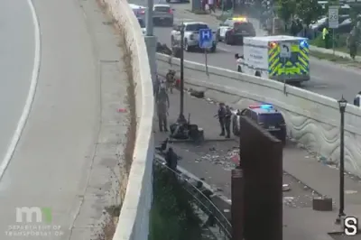 פיר מענטשן זענען פארוואונדעט געווארן אין א מיניאפעליס שיסעריי