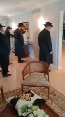 כ"ק אדמו"ר מפאפא שליט"א ביי תפלת מנחה היינט אין טאראנטא