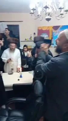 טויזנטער אידן האבן געוויילט שבת אין אייראפע, זייענדיג געשטראנדעט אויפן וועג אהיים פון אומן.
