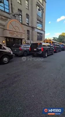 די באסעס פון עירפארט מיט אידן מאכן זייער וועג ערב שבת קיין וויליאמסבורג 