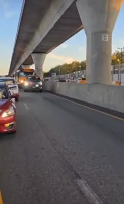 די באסעס פון עירפארט מיט אידן מאכן זייער וועג ערב שבת קיין וויליאמסבורג 