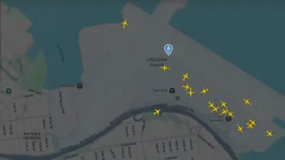 צוויי דעלטא דזשעטס האבן זיך צוזאמענגעשטויסן אויף א לאנדונג ראנוועי אין לאגווארדיע.