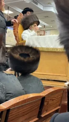 מוצאי יום כיפור טיש בחצר הקודש סאטמאר 