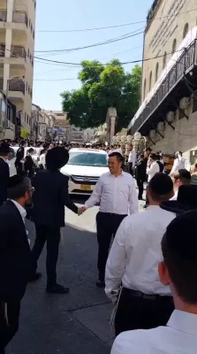 ראש הישיבה הגר"ד לאנדא שליט"א ביים אריינקומען אין ישיבת מיר פאר א שיחת הכנה
