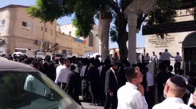 ראש הישיבה הגר"ד לאנדא שליט"א ביים אריינקומען אין ישיבת מיר פאר א שיחת הכנה