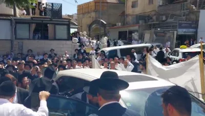 ראש הישיבה הגר"ד לאנדא שליט"א ביים אריינקומען אין ישיבת מיר פאר א שיחת הכנה