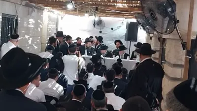 ראש הישיבה הגר"ד לאנדא שליט"א ביים אריינקומען אין ישיבת מיר פאר א שיחת הכנה