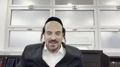 א הערליכע מעשה גיהערט דע ניגון פון כל נדרי אין זוכה געוועהן צו תשובה - דורך הרב אליהו שווארץ ביים שיעור פון עמוד היומי דרשו - פסחים דף לג