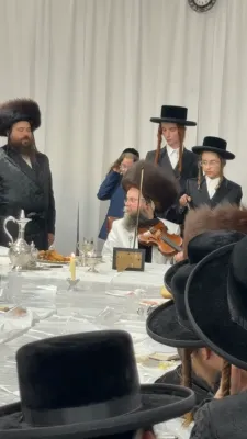 ערב און מוצאי יו"כ בחצר הקודש קרעטשניף וויליאמסבורג 